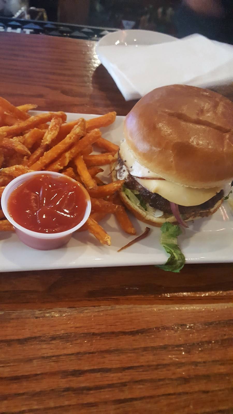 Dont Know Tavern | restaurant | 1453 Light St, Baltimore, MD 21230, USA | 4105390231 OR +1 410-539-0231