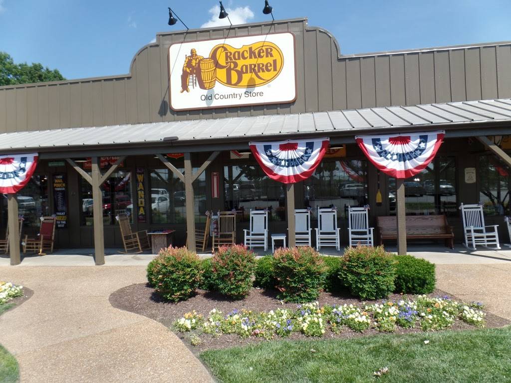 Cracker Barrel Old Country Store | restaurant | 635 S Cumberland St, Lebanon, TN 37087, USA | 6154444995 OR +1 615-444-4995