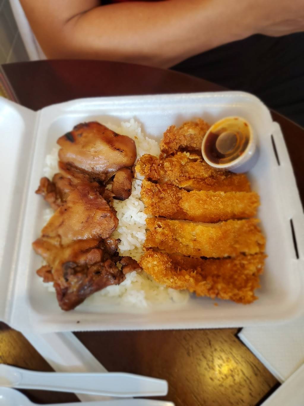 Damo Sushi | restaurant | 2658, 850 Kamehameha Hwy # 130, Pearl City, HI 96782, USA | 8084551399 OR +1 808-455-1399