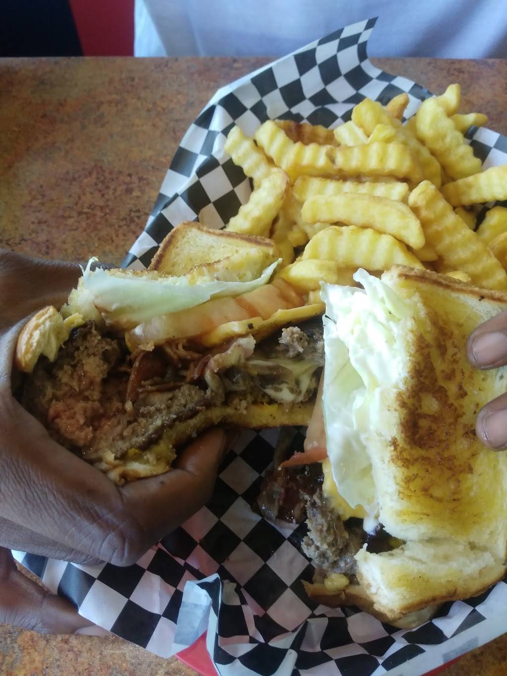 Mojos Motown Eatery | restaurant | 880 M.L.K. Jr Dr SW, Atlanta, GA 30314, USA | 4043313082 OR +1 404-331-3082