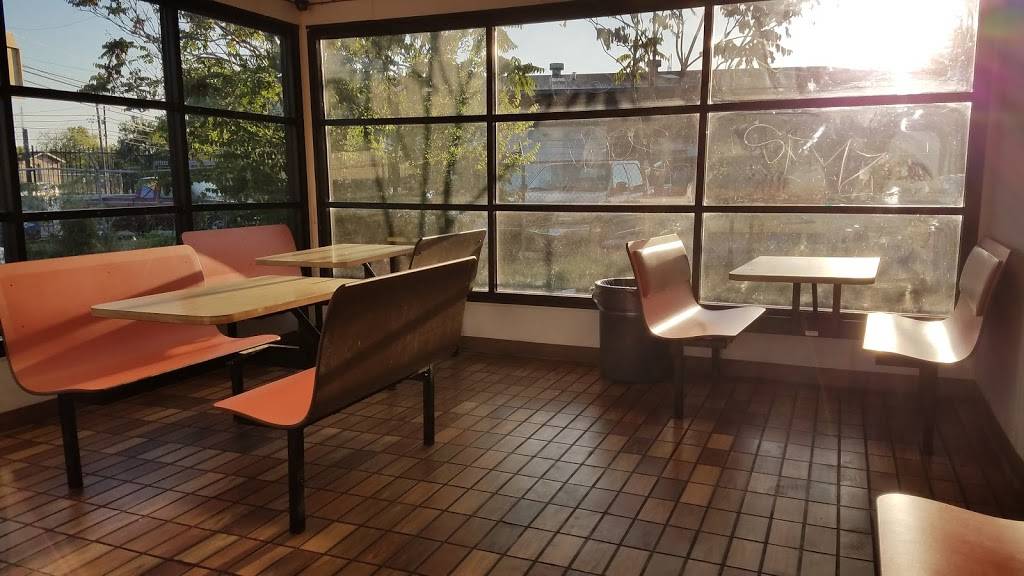 Freds Fish Fry | restaurant | 1721 Castroville Rd, San Antonio, TX 78237, USA | 2104325514 OR +1 210-432-5514