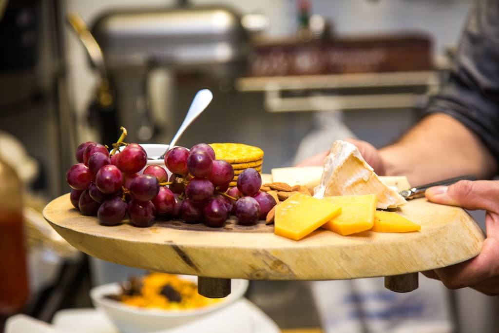 Crabtrees NY & Main | restaurant | 330 New York Ave, Huntington, NY 11743, USA | 6319230920 OR +1 631-923-0920