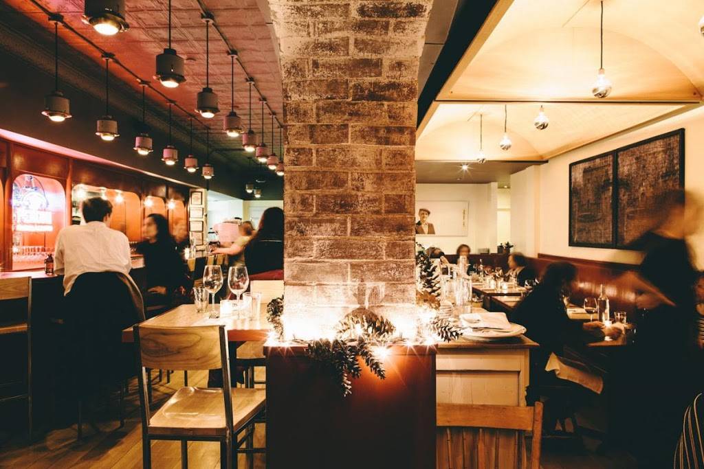 The Odeon | restaurant | 145 W Broadway, New York, NY 10013, USA | 2122330507 OR +1 212-233-0507