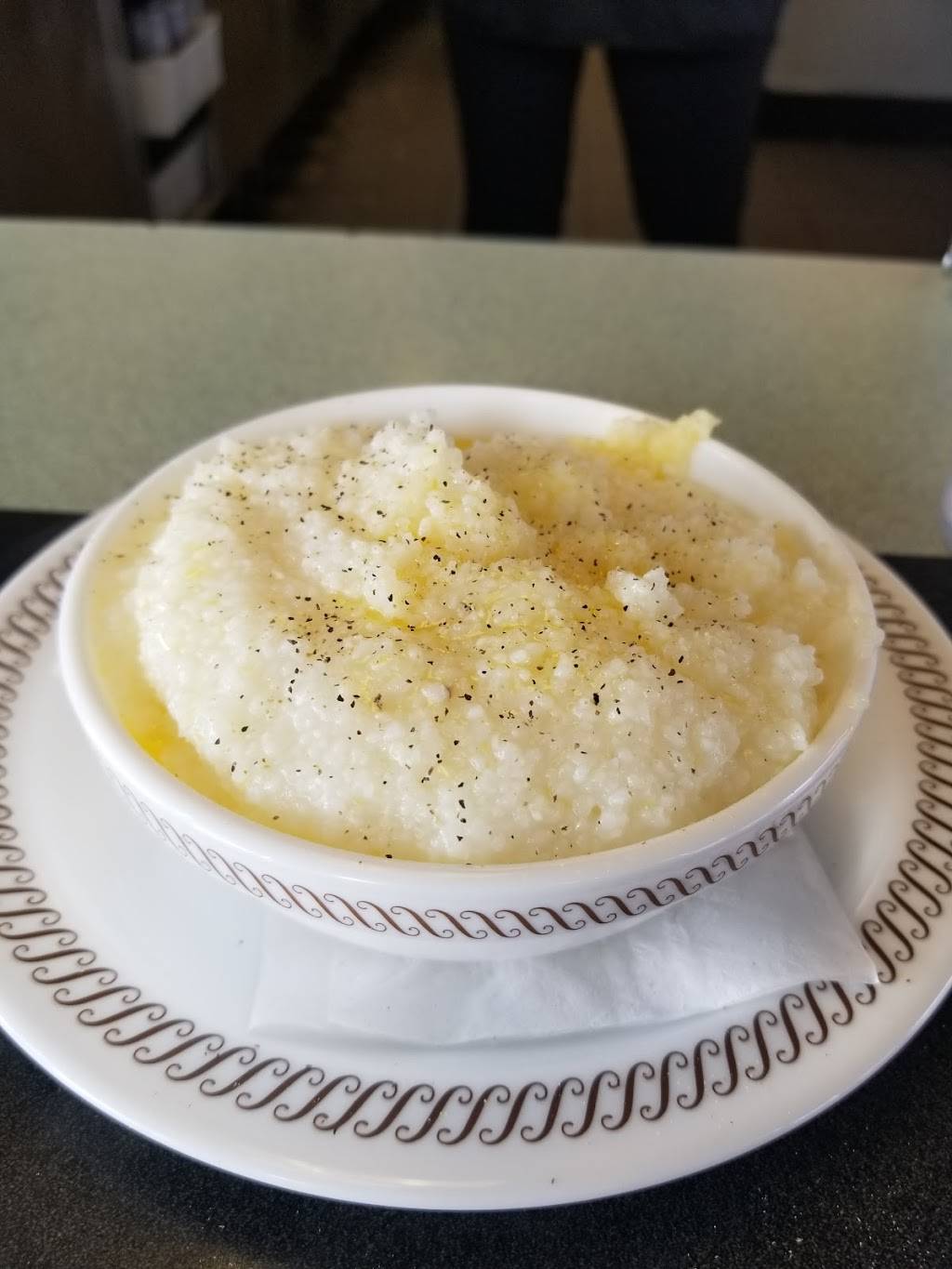 Waffle House | meal takeaway | 301 Little Hills Exy, St Charles, MO 63301, USA | 6369477628 OR +1 636-947-7628