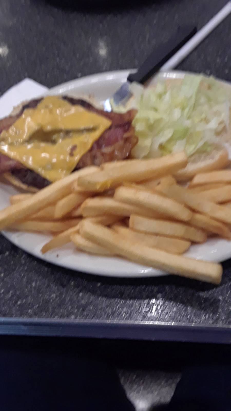 Chubbys Diner | cafe | 395 Campus Dr, Hanford, CA 93230, USA | 5595838888 OR +1 559-583-8888