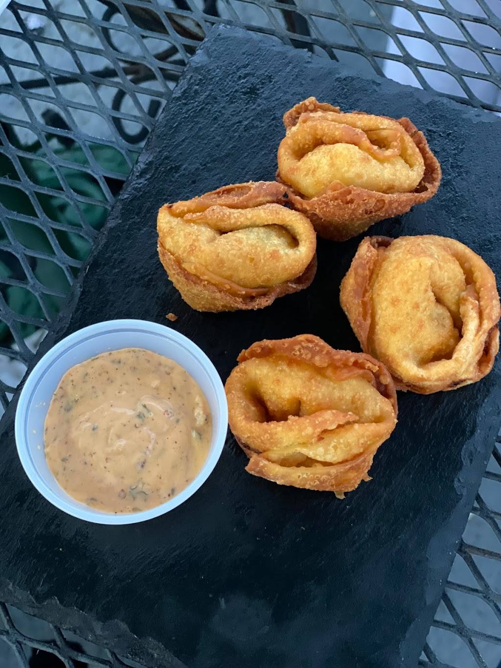 Rintronas Bistro | restaurant | 470 French Rd, Utica, NY 13502, USA | 3158648050 OR +1 315-864-8050