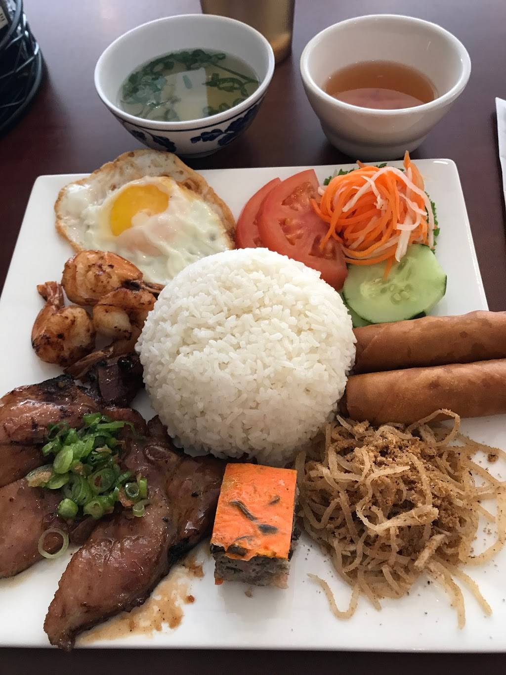 Pho Huong Que | restaurant | 7211 E Independence Blvd, Charlotte, NC 28227, USA | 7045360401 OR +1 704-536-0401