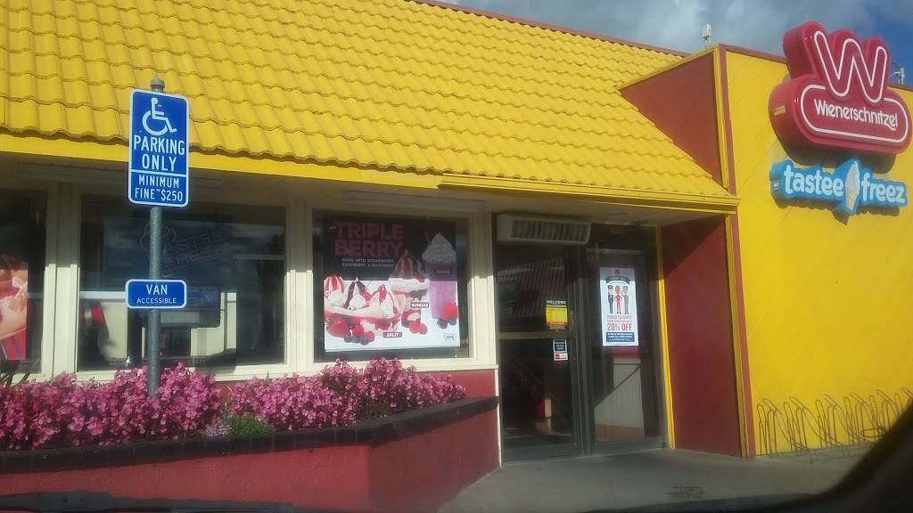 Wienerschnitzel | restaurant | 3342 McHenry Ave, Modesto, CA 95350, USA | 2095296936 OR +1 209-529-6936