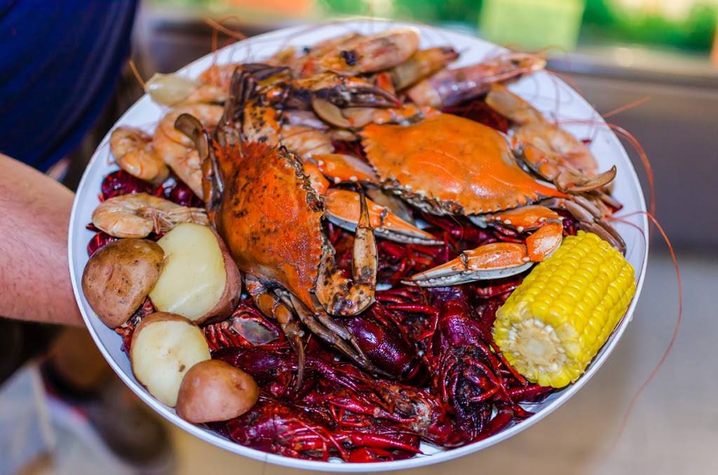 Salvos Seafood | restaurant | 7742 LA-23, Belle Chasse, LA 70037, USA | 5043937303 OR +1 504-393-7303