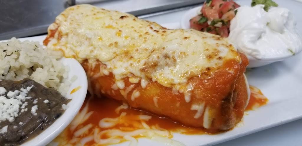 Cocina TARASCAS Mexican Restaurant | restaurant | 2585 N Clark St, Chicago, IL 60614, USA | 7735492595 OR +1 773-549-2595