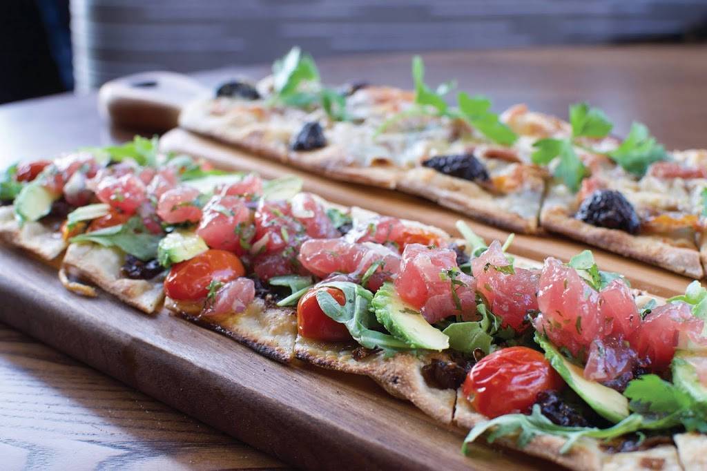 Pinstripes | restaurant | 100 N Water St Suite 3300, Norwalk, CT 06854, USA | 4754700600 OR +1 475-470-0600