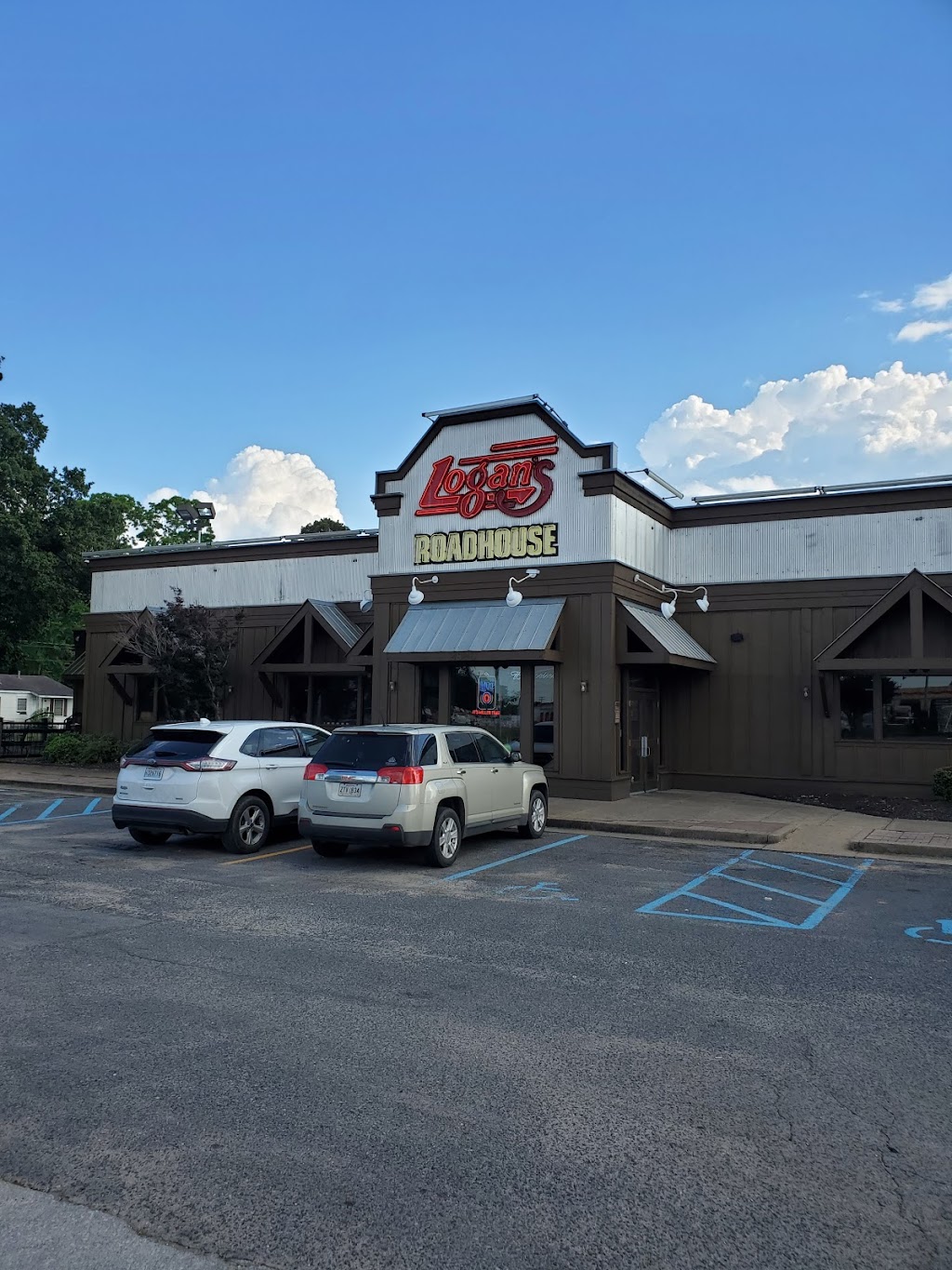 Logans Roadhouse | restaurant | 2820 N MacArthur Dr, Alexandria, LA 71301, USA | 3184433550 OR +1 318-443-3550