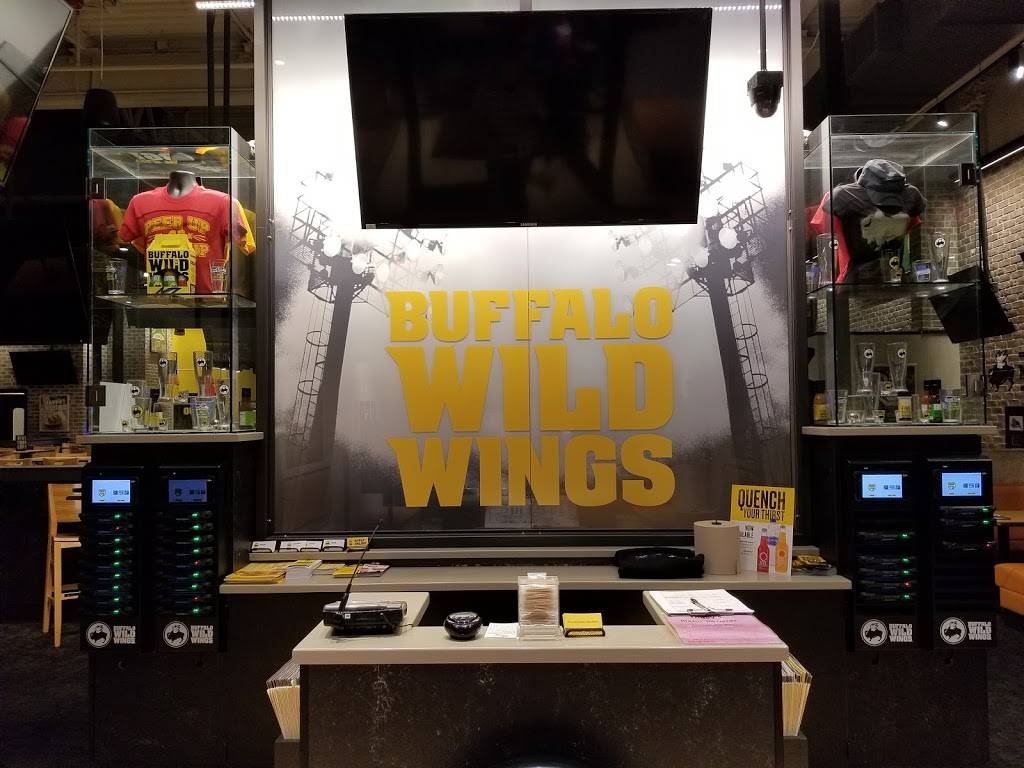 Buffalo Wild Wings | meal takeaway | 1402 SE Everett Mall Way, Everett, WA 98208, USA | 4252650668 OR +1 425-265-0668