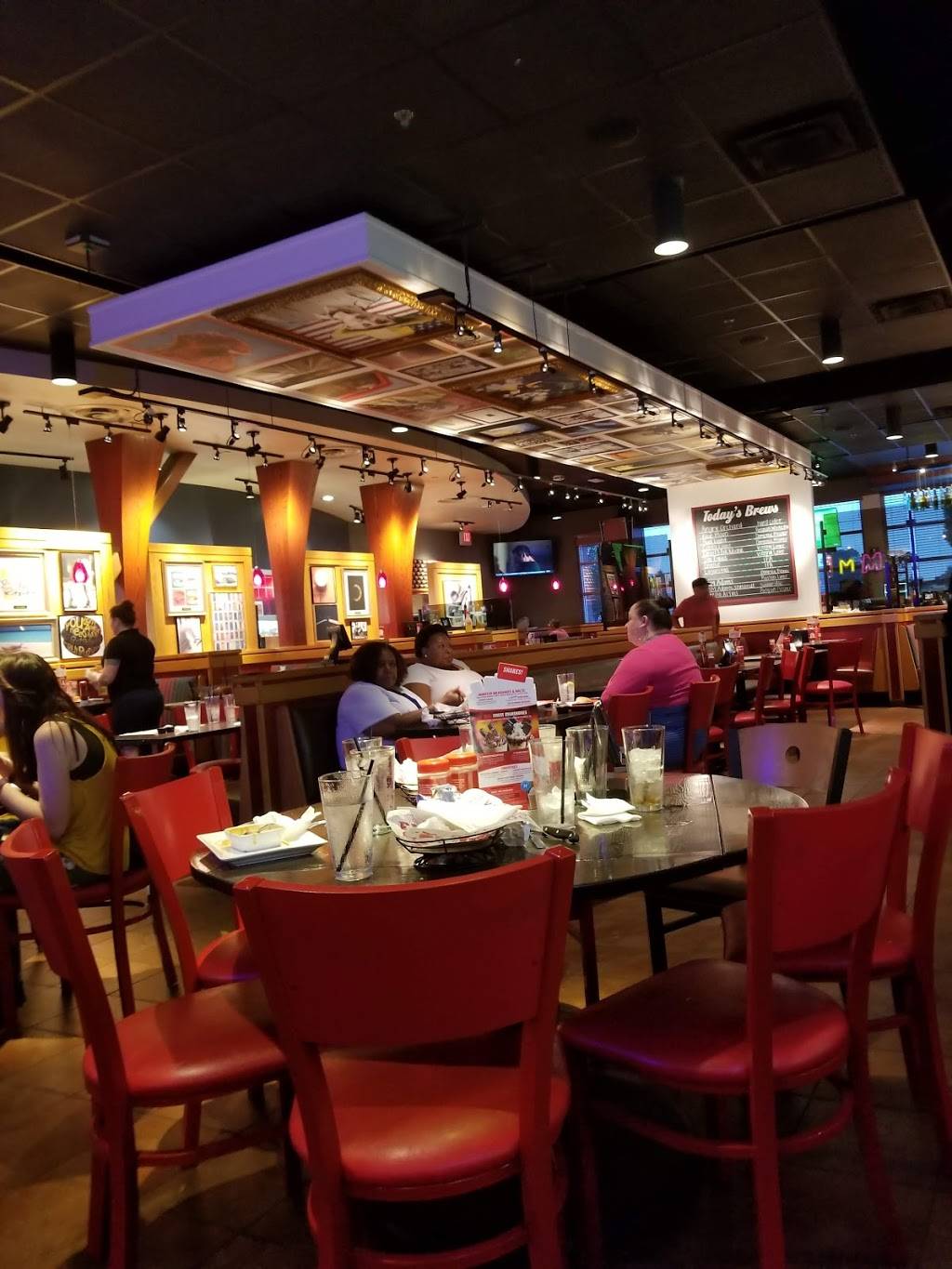 Red Robin Gourmet Burgers and Brews | restaurant | 11500 Midlothian Turnpike #428, Richmond, VA 23235, USA | 8043780898 OR +1 804-378-0898