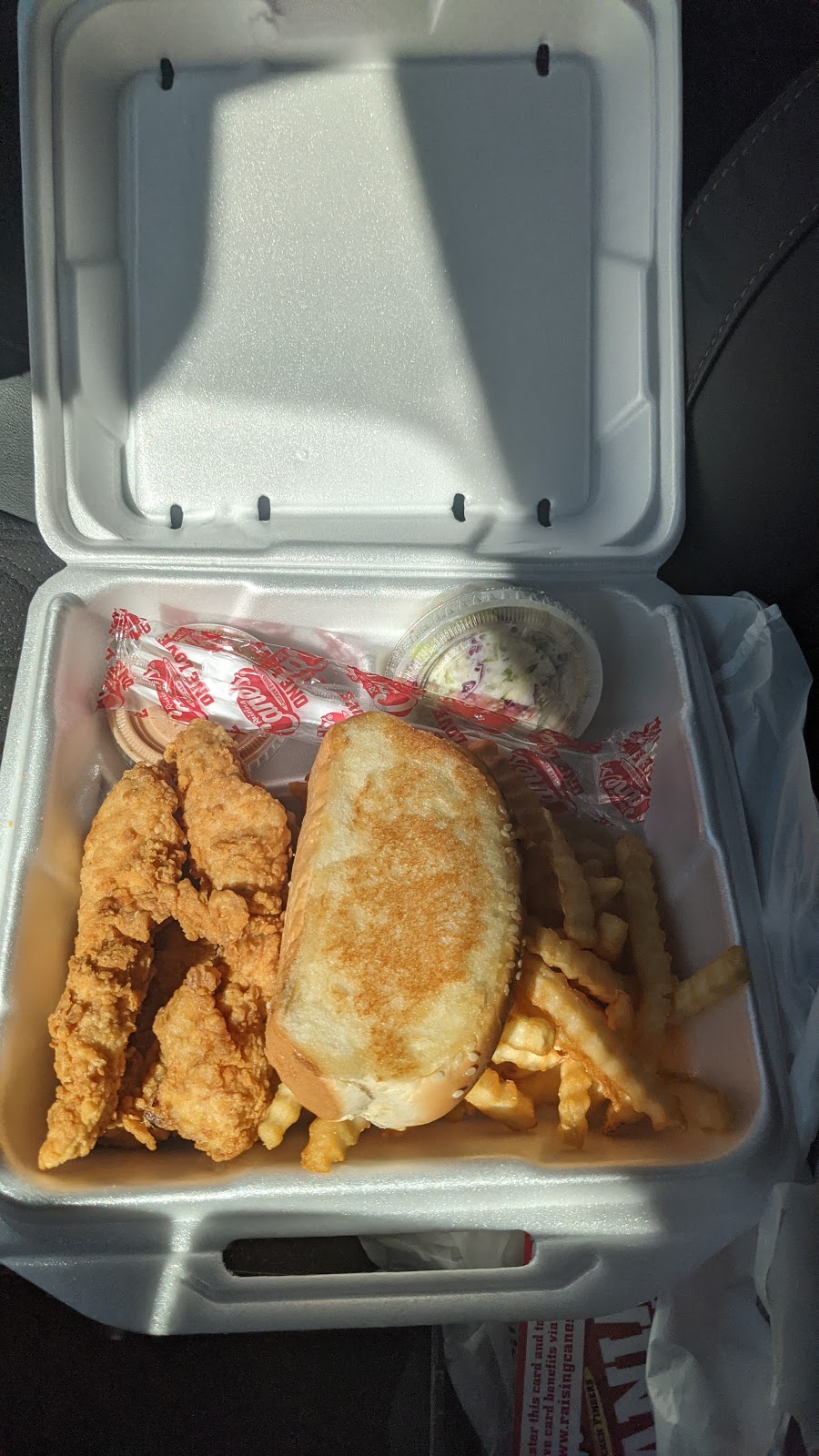 Raising Canes Chicken Fingers | restaurant | 1724 Marshall Rd, Fort Bliss, TX 79906, USA | 9153001088 OR +1 915-300-1088