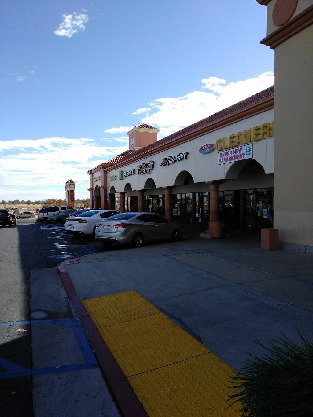 Pizza Hut | restaurant | 1876 E Ave. J, Lancaster, CA 93535, USA | 6619488993 OR +1 661-948-8993