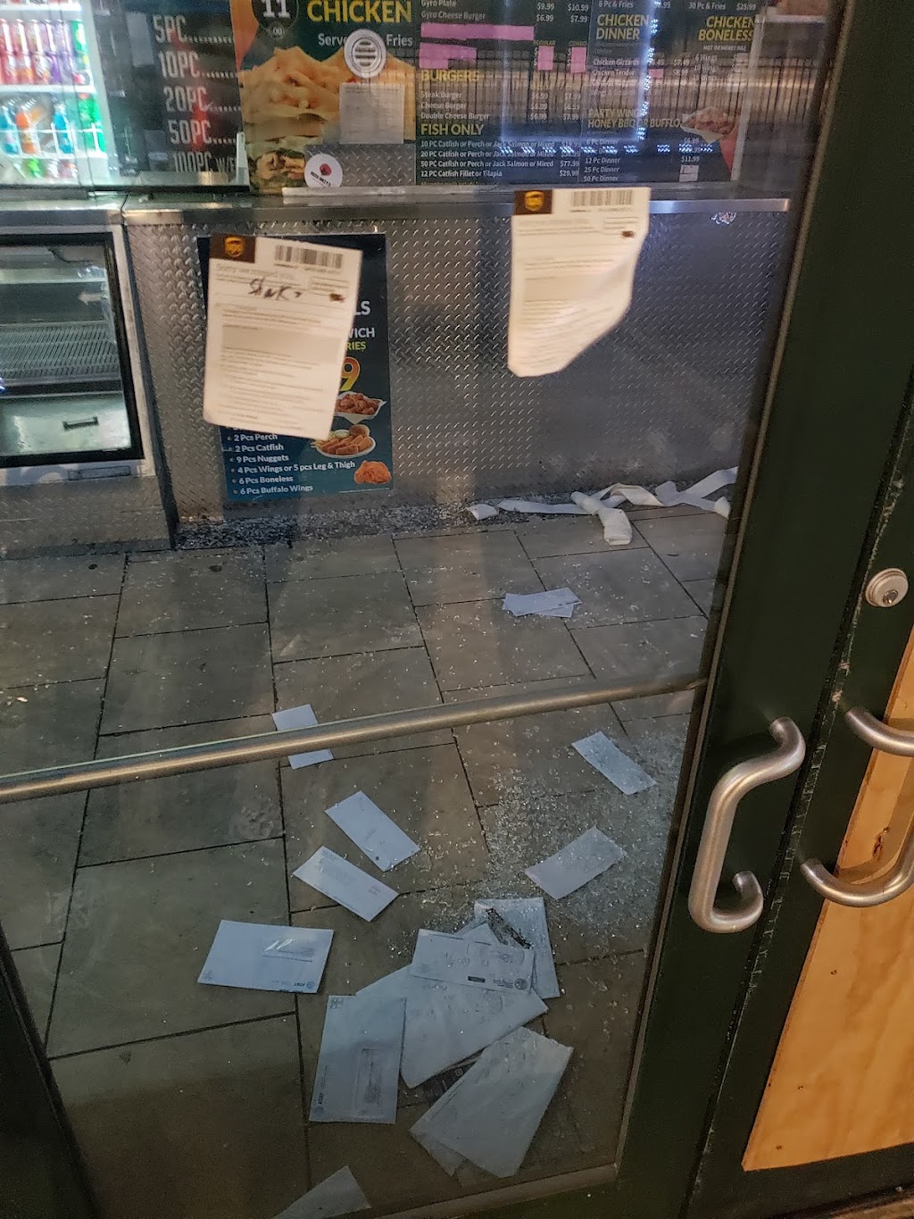 Fish & Chicke | restaurant | 723 E 165th St, Hammond, IN 46324, USA | 7739526870 OR +1 773-952-6870