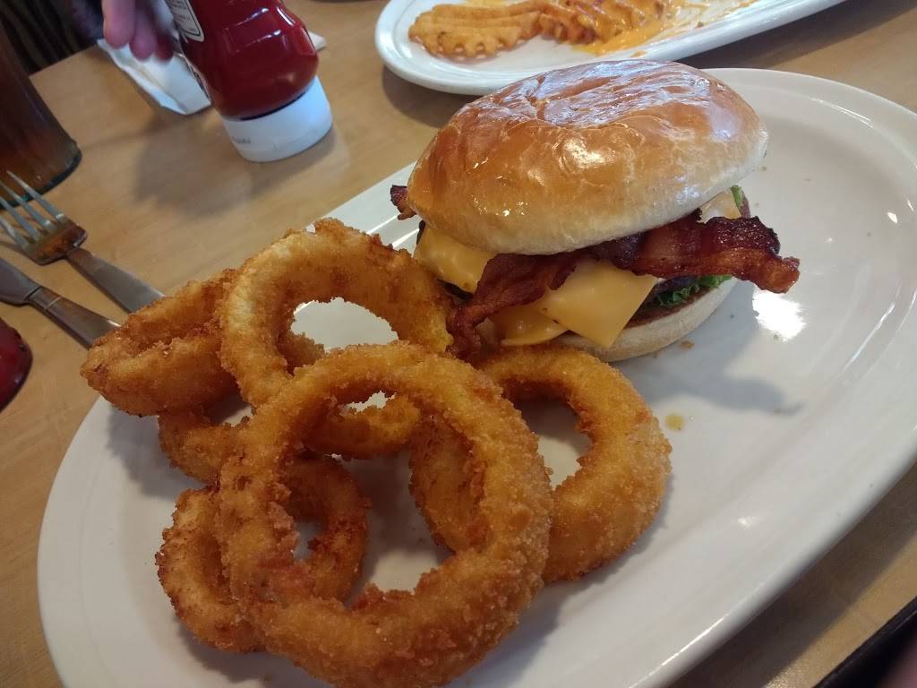 Friendlys | restaurant | 147 Loudon Rd, Concord, NH 03301, USA | 6032239784 OR +1 603-223-9784