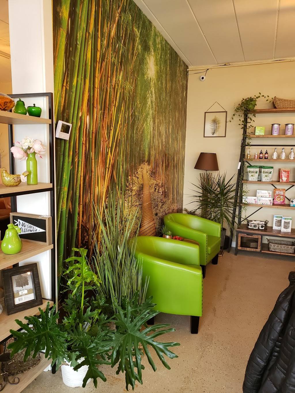 The Green Witch Juice Bar & Cafe | cafe | 2845 Highway Ave, Highland, IN 46322, USA | 2198034444 OR +1 219-803-4444