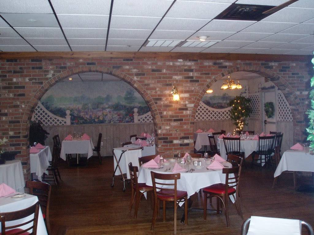 Marinos Restaurant | restaurant | 12 Pinewoods Rd, Torrington, CT 06790, USA | 8604826864 OR +1 860-482-6864