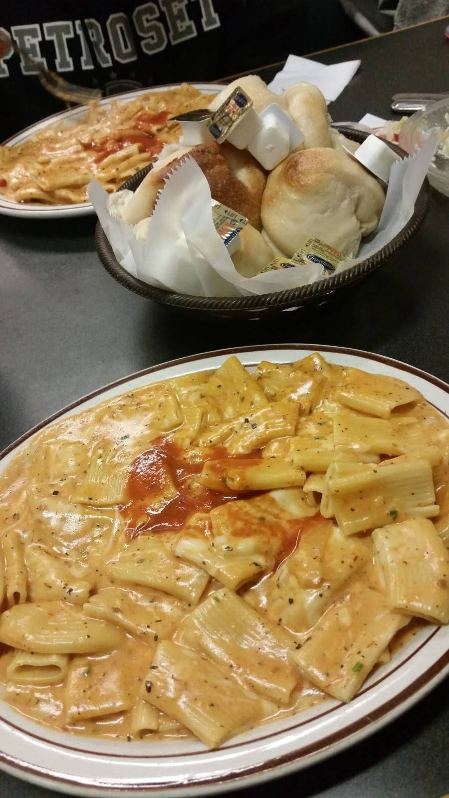 Smileys | restaurant | 27 Lincoln Way E, Massillon, OH 44646, USA | 3308323388 OR +1 330-832-3388