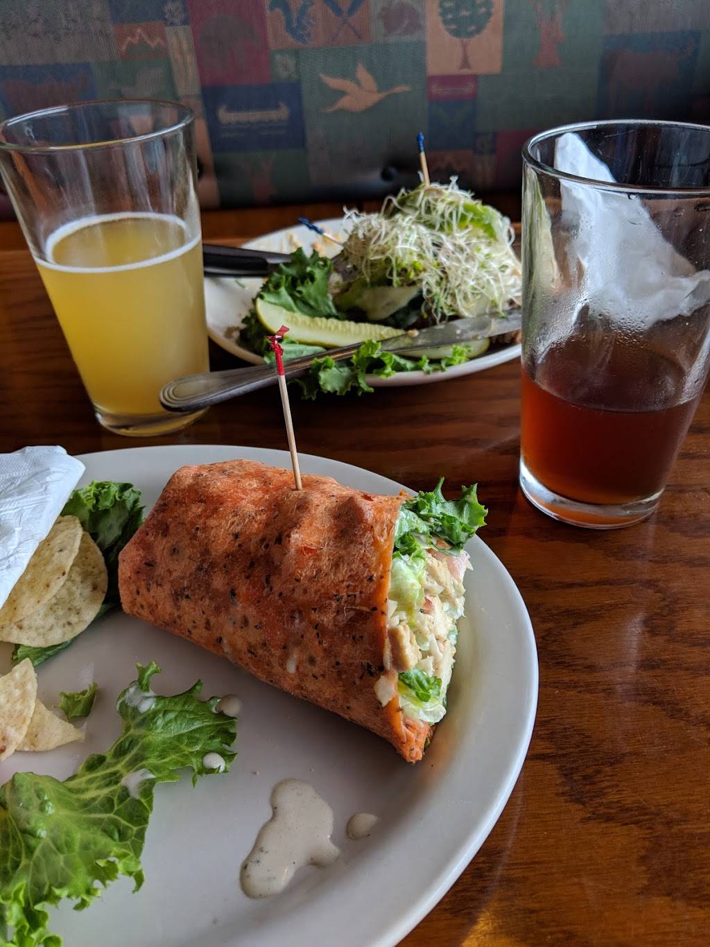 Don & GGs Food and Spirits | restaurant | 1300 E Cloverland Dr, Ironwood, MI 49938, USA | 9069322312 OR +1 906-932-2312