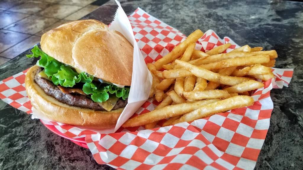 Billie On Gourmet Burger | restaurant | 7405 Hardeson Rd, Everett, WA 98203, USA | 4253484757 OR +1 425-348-4757