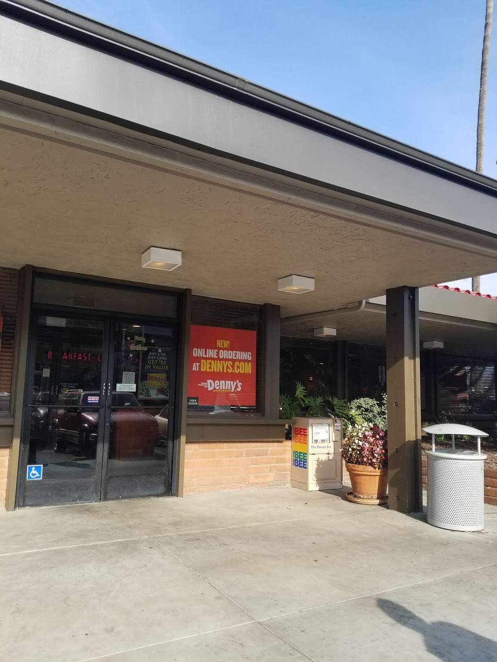 Dennys | restaurant | 3120 N Blackstone Ave, Fresno, CA 93703, USA | 5592277151 OR +1 559-227-7151