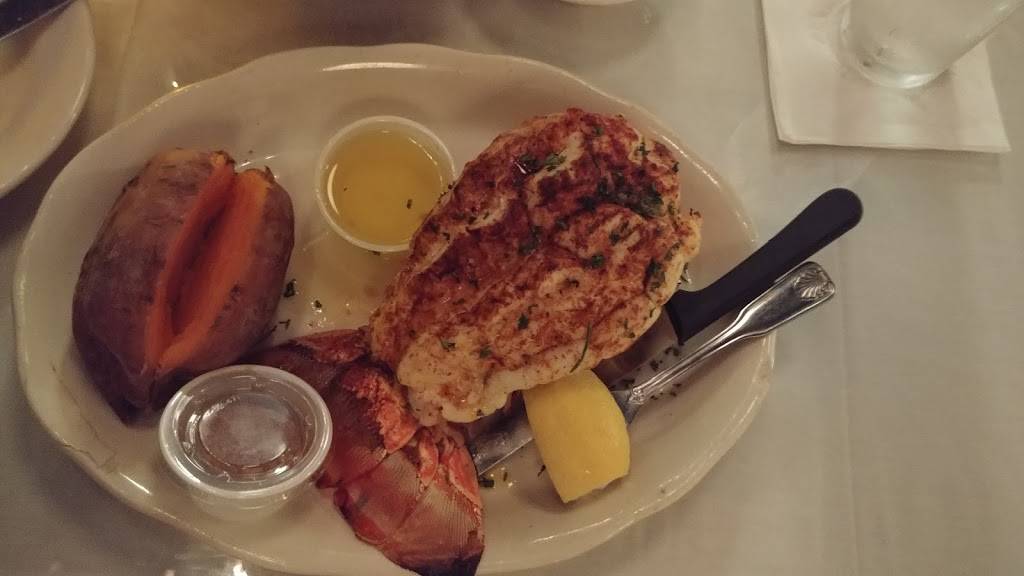 Waterfront | restaurant | 7660 S Tamiami Trail, Sarasota, FL 34231, USA | 9419211916 OR +1 941-921-1916