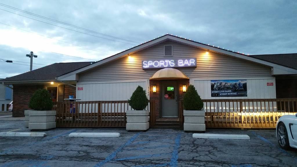 Chevvys Pizza & Sports Bar | restaurant | 3740 W Jefferson Blvd, Fort Wayne, IN 46804, USA | 2604364748 OR +1 260-436-4748