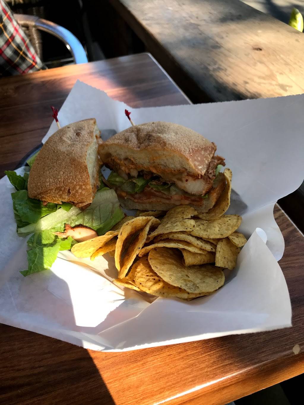 The Daily Grind | restaurant | 2912 De La Vina St, Santa Barbara, CA 93105, USA | 8058459333 OR +1 805-845-9333