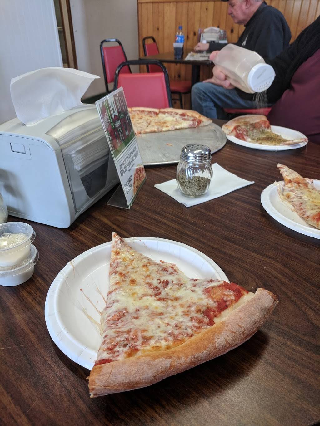 Vinnies Pizzaria | restaurant | 200 S Main St, Concord, NH 03301, USA | 6032247727 OR +1 603-224-7727