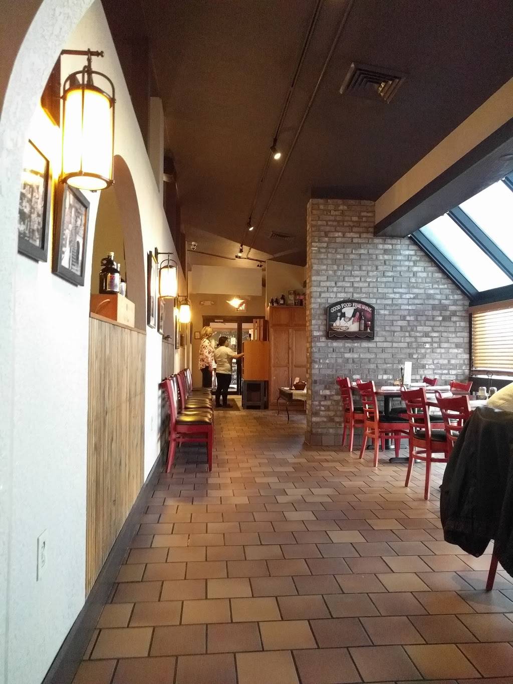 Tuccis | restaurant | 1560 IL-50, Bourbonnais, IL 60914, USA | 8159291875 OR +1 815-929-1875