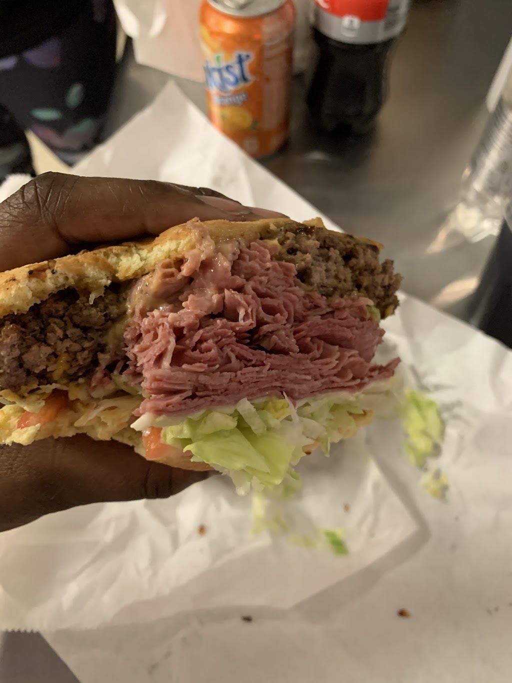 Mr. Ds Corned Beef Deli | restaurant | 23005 Gratiot Ave, Eastpointe, MI 48021, USA | 5862003933 OR +1 586-200-3933