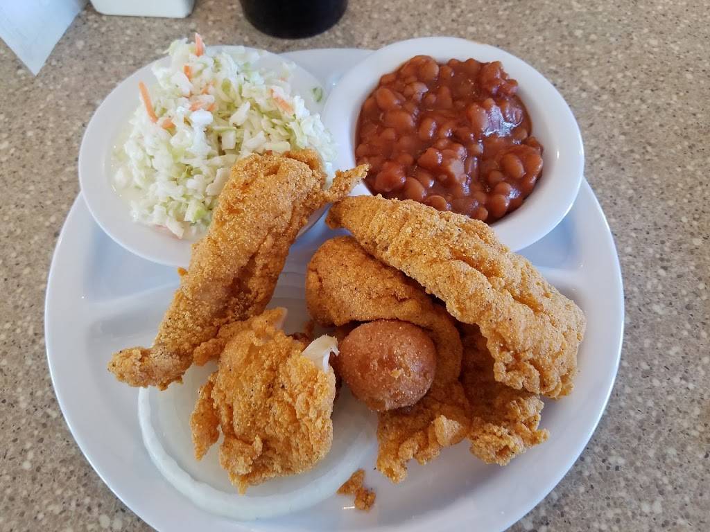 Triple E Bar-B-Q East | restaurant | 906 E Deyoung St, Marion, IL 62959, USA | 6189971369 OR +1 618-997-1369