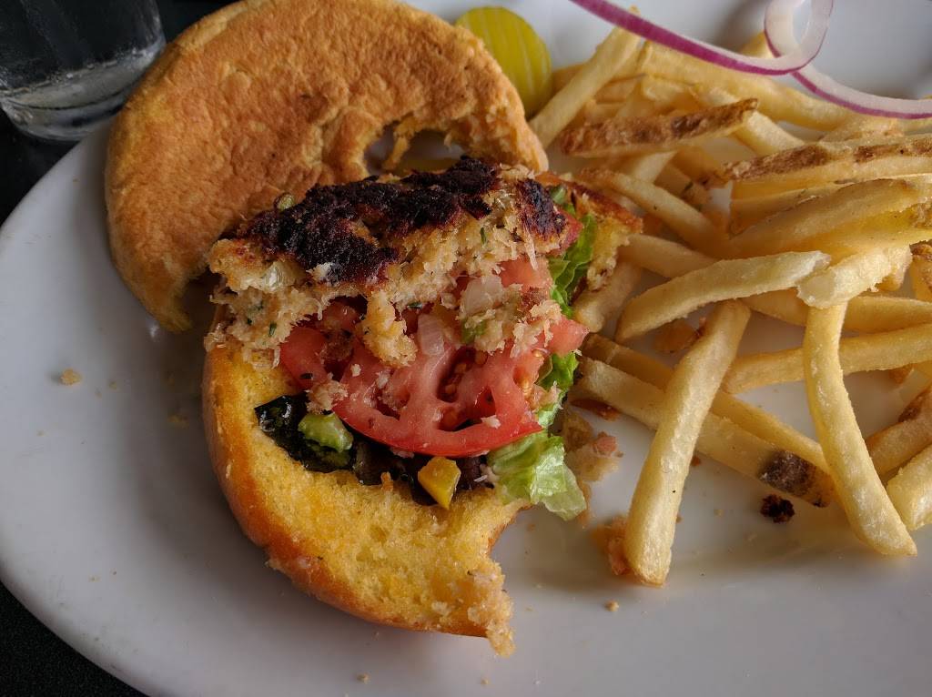 Crab Louies Bistro | restaurant | 46 Wharf 1 # 1, Monterey, CA 93940, USA | 8316551173 OR +1 831-655-1173