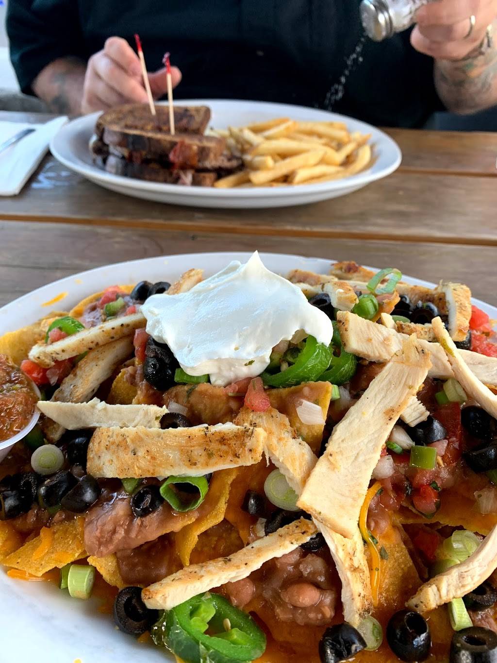 Bullseye Pub | restaurant | 4835 SW Pomona St, Portland, OR 97219, USA | 5034777194 OR +1 503-477-7194