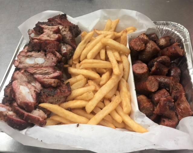 Bens Bar=Be-Cue | restaurant | 5931 W North Ave, Chicago, IL 60639, USA | 7736370003 OR +1 773-637-0003