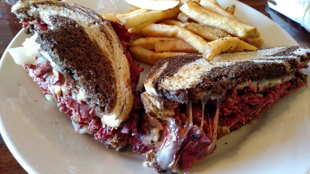 41 Degrees North Restaurant and Bar | restaurant | 104 S Main St, Middlebury, IN 46540, USA | 5743580314 OR +1 574-358-0314