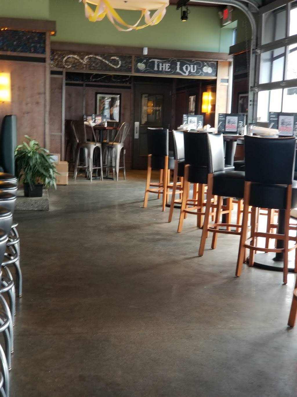 Bar Louie | night club | 1117 Woodruff Rd Suite A, Greenville, SC 29607, USA | 8644044140 OR +1 864-404-4140