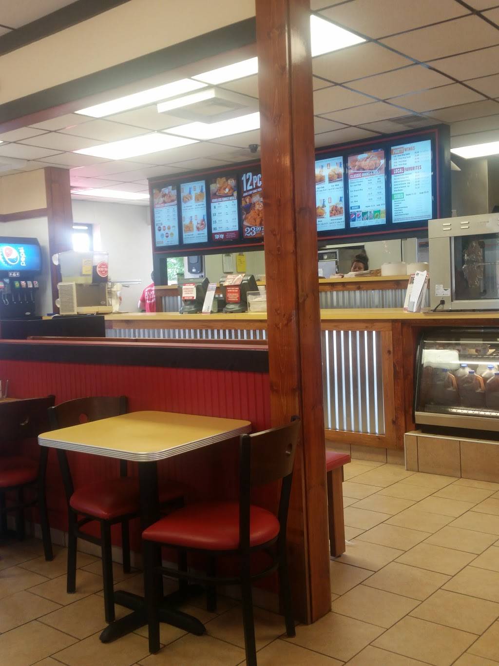 Lees Famous Recipe Chicken | restaurant | 3719 Winston Ave, Covington, KY 41015, USA | 8595818599 OR +1 859-581-8599