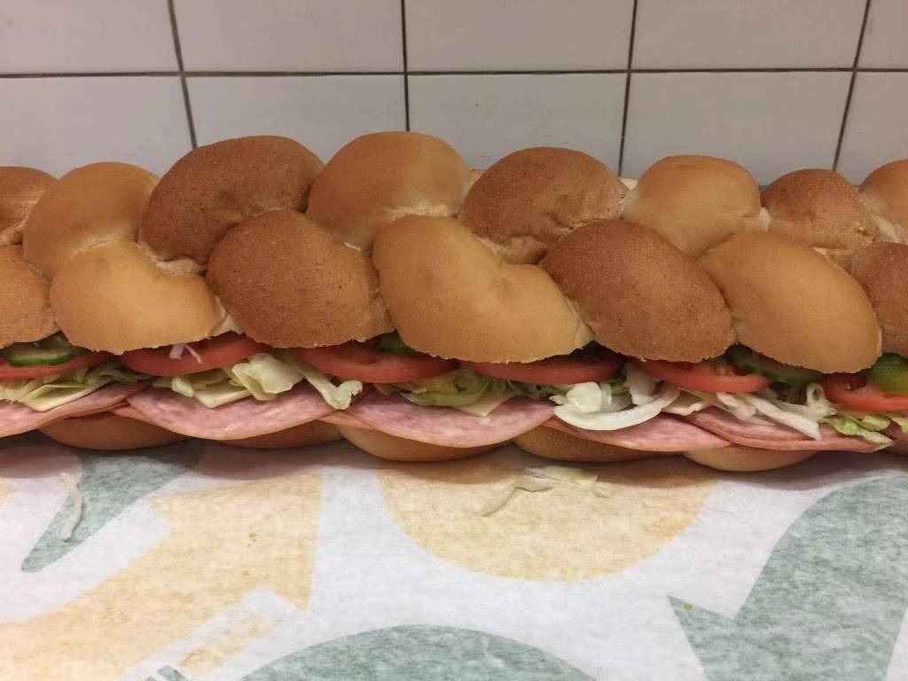 Subway | restaurant | 1856 Avenue Rd, North York, ON M5M 3Z5, Canada | 4167826004 OR +1 416-782-6004