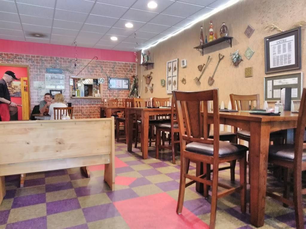 Sandra Ds Italian Garden | restaurant | 1330 Main St, Auburn, IN 46706, USA | 2609277282 OR +1 260-927-7282