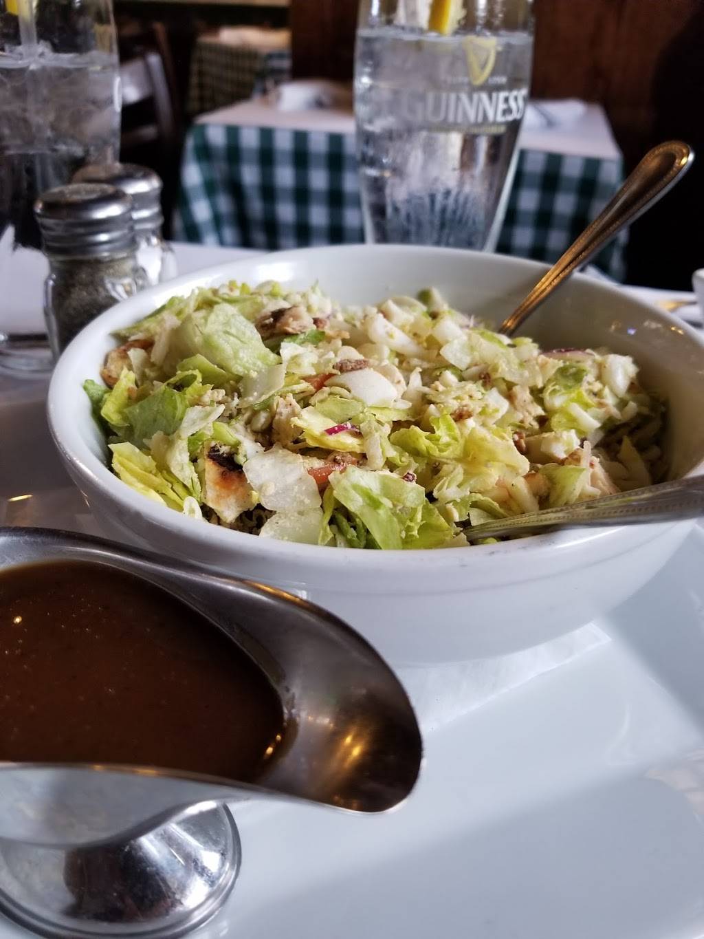 Finnegans | restaurant | 5 Wall St, Huntington, NY 11743, USA | 6314239696 OR +1 631-423-9696