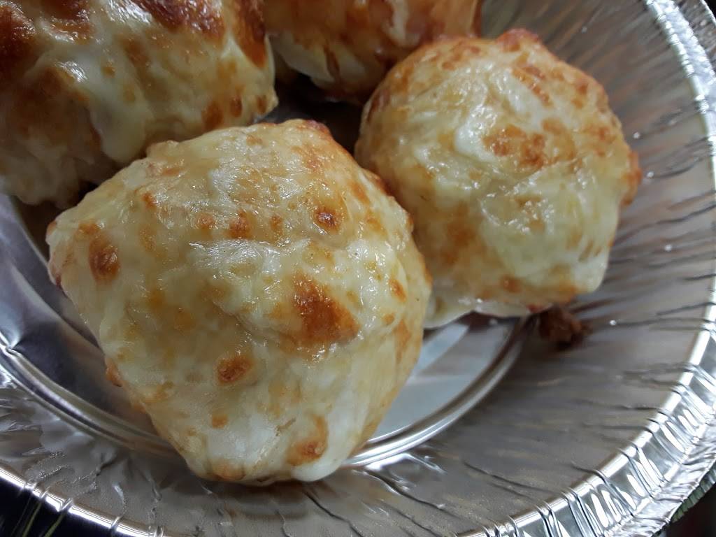 Tatys Pizza | restaurant | 6540 Avenue de Darlington, Montréal, QC H3S 2J3, Canada | 5147348289 OR +1 514-734-8289