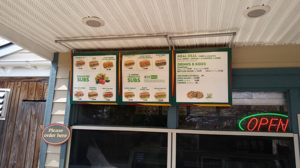 Subway Restaurants | restaurant | 100 West Hersheypark Drive Founder, Park, s Way, Hershey, PA 17033, USA | 8145717143 OR +1 814-571-7143