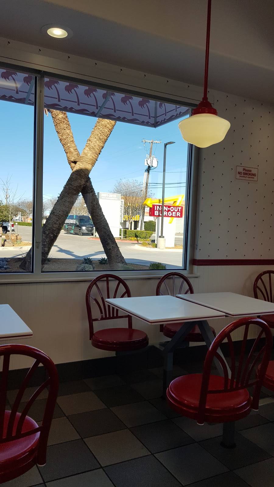 In-N-Out Burger | restaurant | 2525 W Mockingbird Ln, Dallas, TX 75235, USA | 8007861000 OR +1 800-786-1000