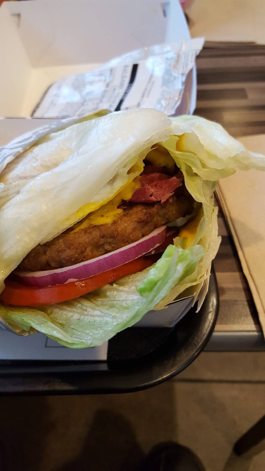 Carls Jr. | restaurant | 401 Las Posas Rd, Camarillo, CA 93010, USA | 8054844588 OR +1 805-484-4588