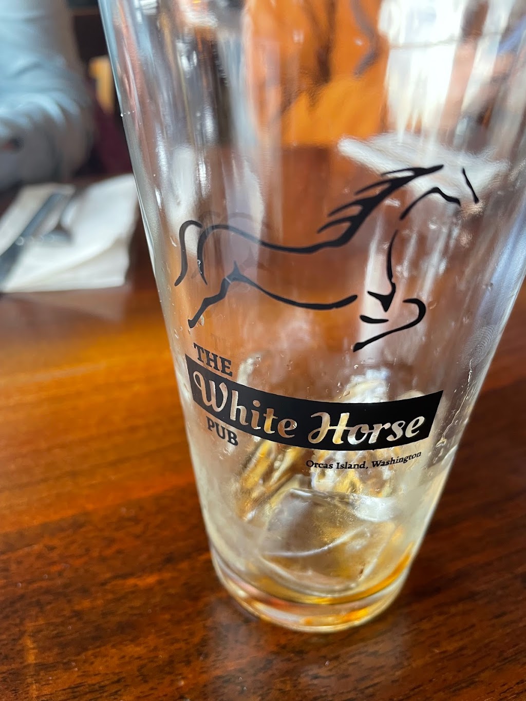 The White Horse Pub | restaurant | 246 Main St, Eastsound, WA 98245, USA | 3603767827 OR +1 360-376-7827