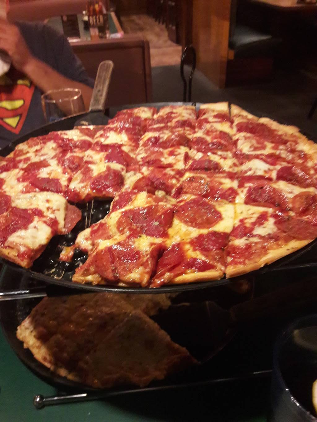 Gelsosomos Pizzeria and Pub | restaurant | 9318 Indianapolis Blvd, Highland, IN 46322, USA | 2199249300 OR +1 219-924-9300